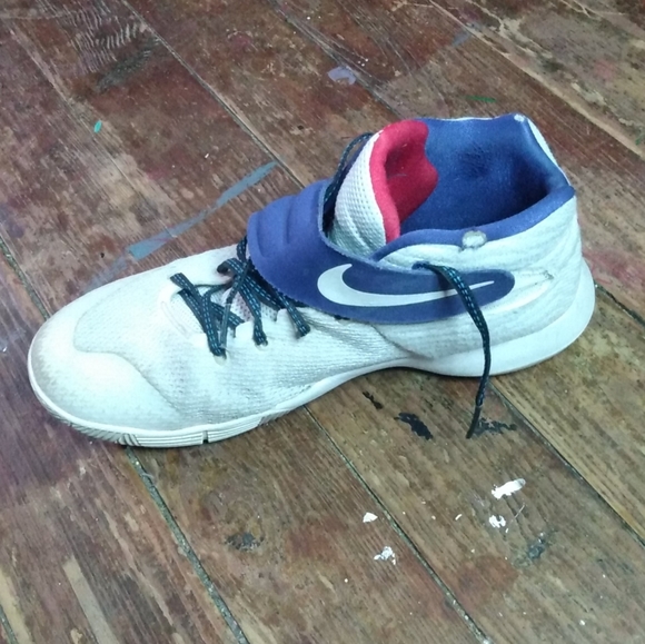 Nike shoes - Picture 2 of 4